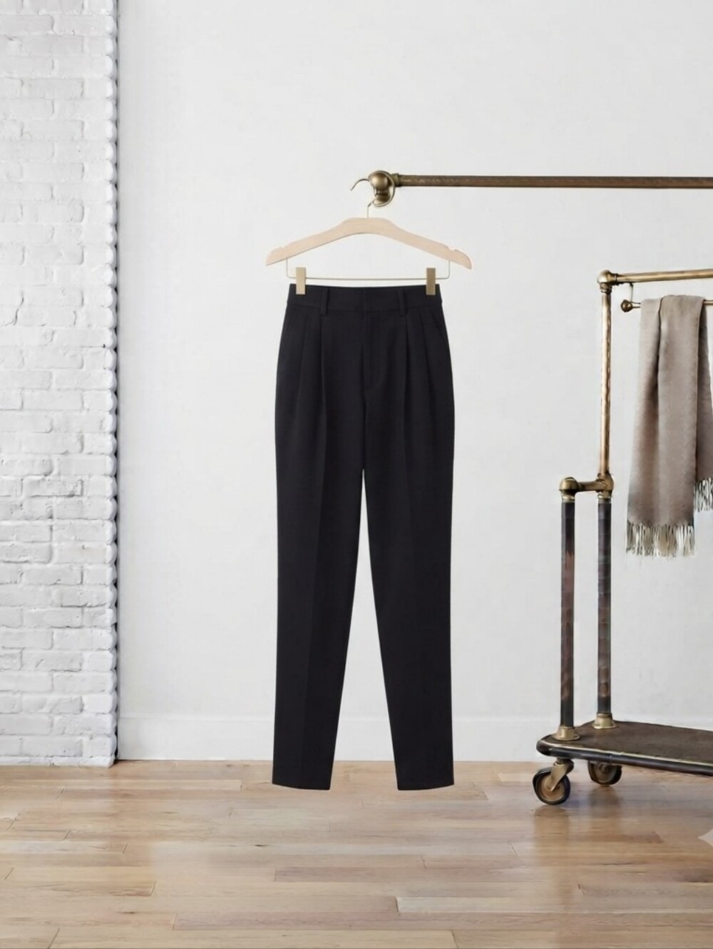 Akris Punto Gray and Black Trousers